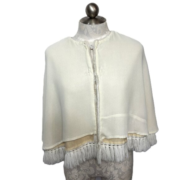 Vintage 60’s 70’s Handcrafted White Faux Fur Capelet With Fringe - Picture 13 of 13